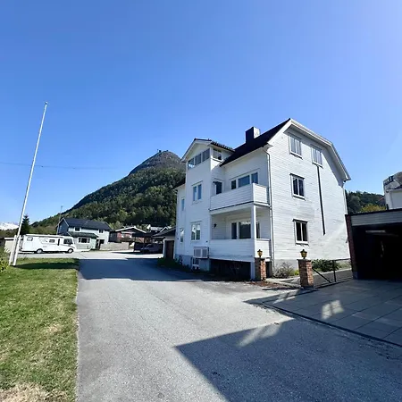 Gjestgiverier Utsikten Venjetind
